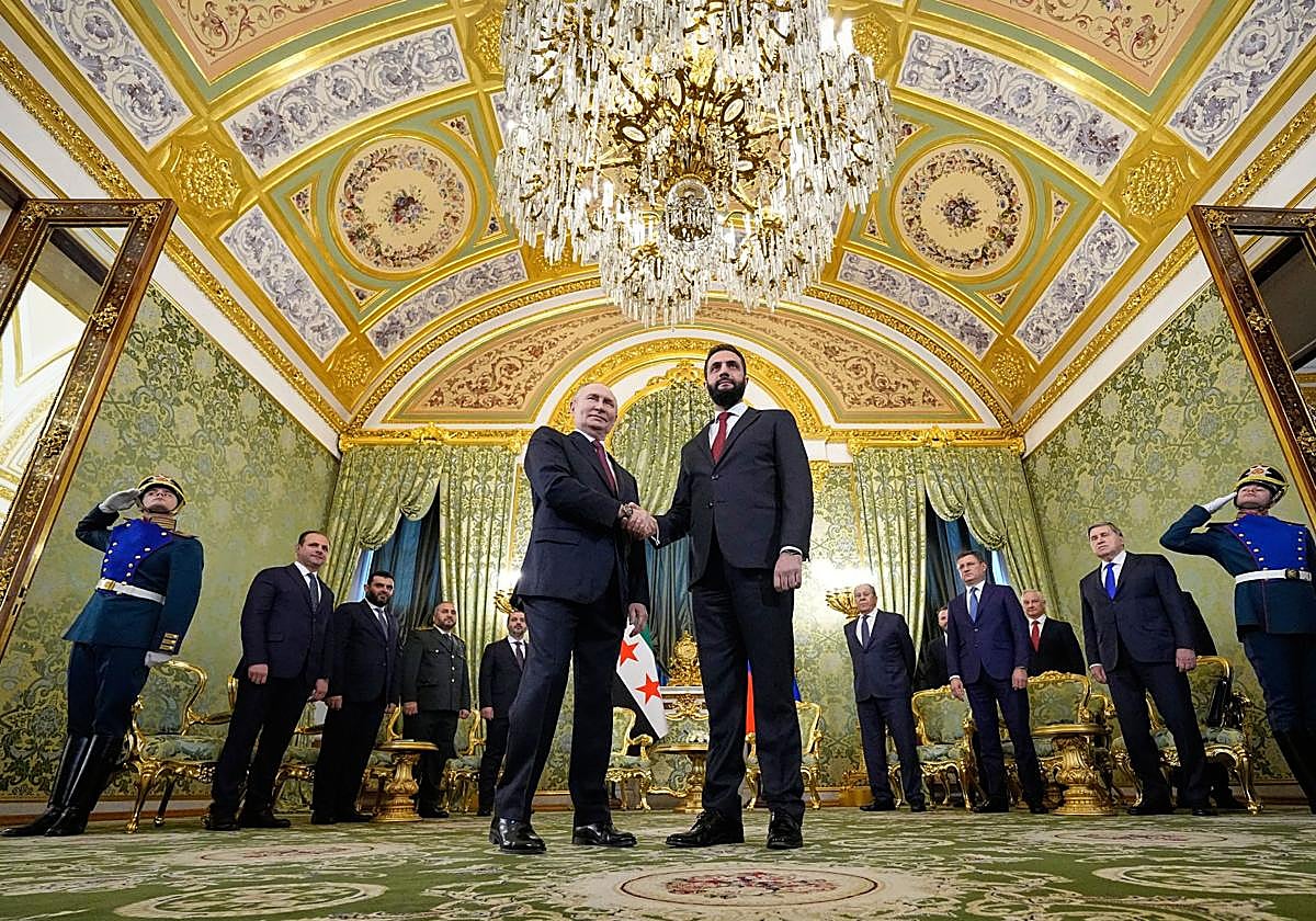 El presidente de Rusia, Vladímir Putin, recibe al mandatario sirio, Ahmed Al Sharaa