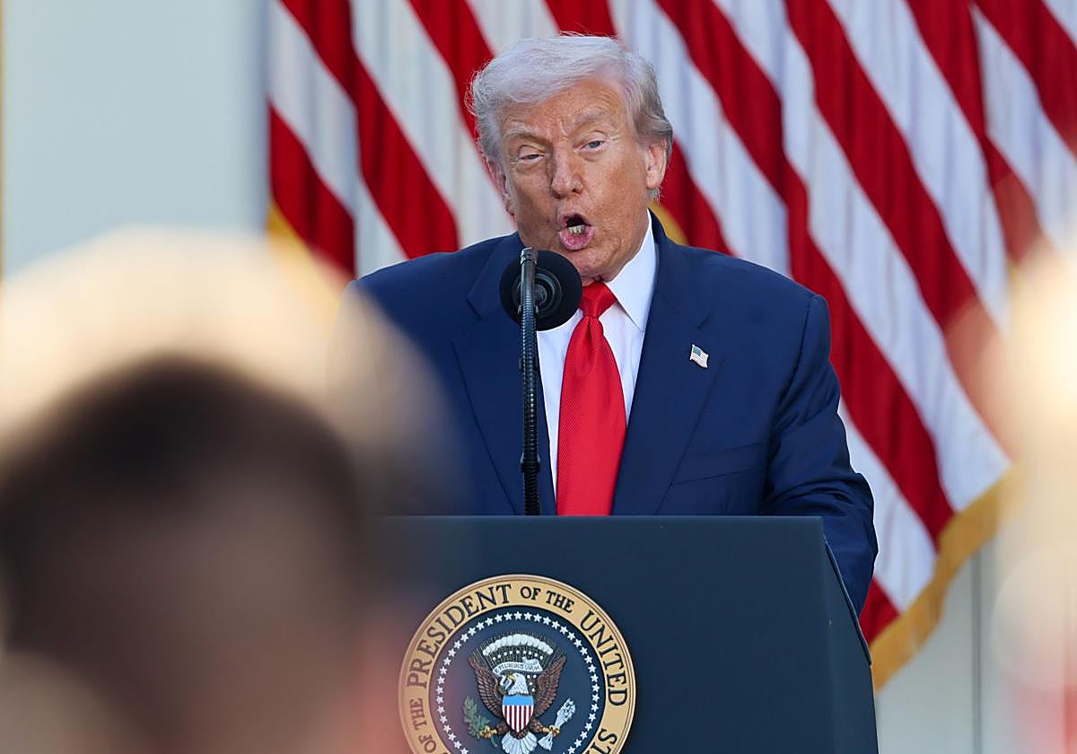 El presidente de Estados Unidos, Donald Trump, habla durante la entrega de la Medalla Presidencial de la Libertad de manera póstuma al activista conservador Charlie Kirk