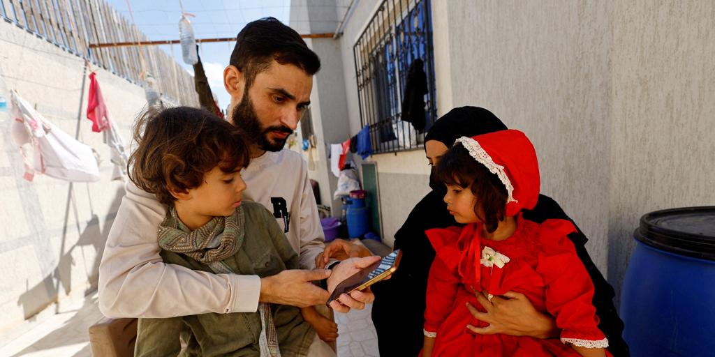 Un fotógrafo palestino encarcelado al que le dijeron que su familia había fallecido: «En medio de la muerte, la vida»