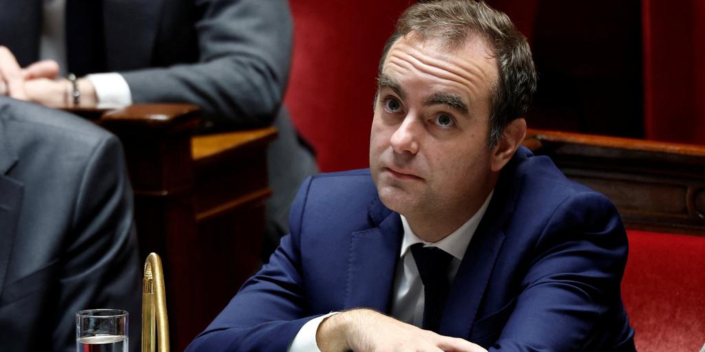 El primer ministro francés, Sébastien Lecornu, sobrevive a dos mociones de censura