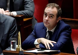 El primer ministro francés sobrevive a dos mociones de censura gracias al apoyo socialista