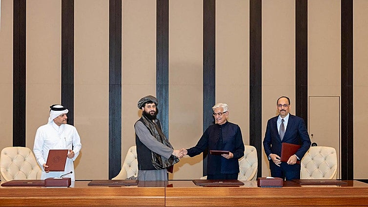 Afganistán y Pakistán acuerdan un «alto el fuego inmediato» tras varios enfrentamientos transfronterizos