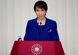 Sanae Takaichi se perfila como la primera mujer en liderar Japón tras sellar una alianza con los populistas de centroderecha