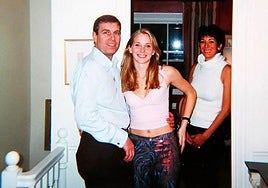 La discoteca, la mansión de Epstein y la orgía: las memorias póstumas de la mujer que acusaba al Príncipe Andrés de abuso sexual