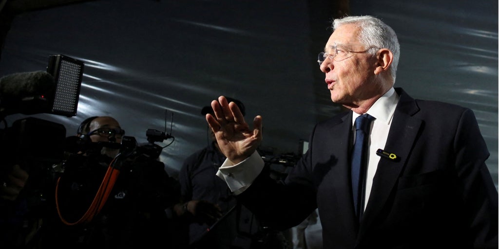 La absolución del expresidente Uribe polariza la precampaña electoral en Colombia