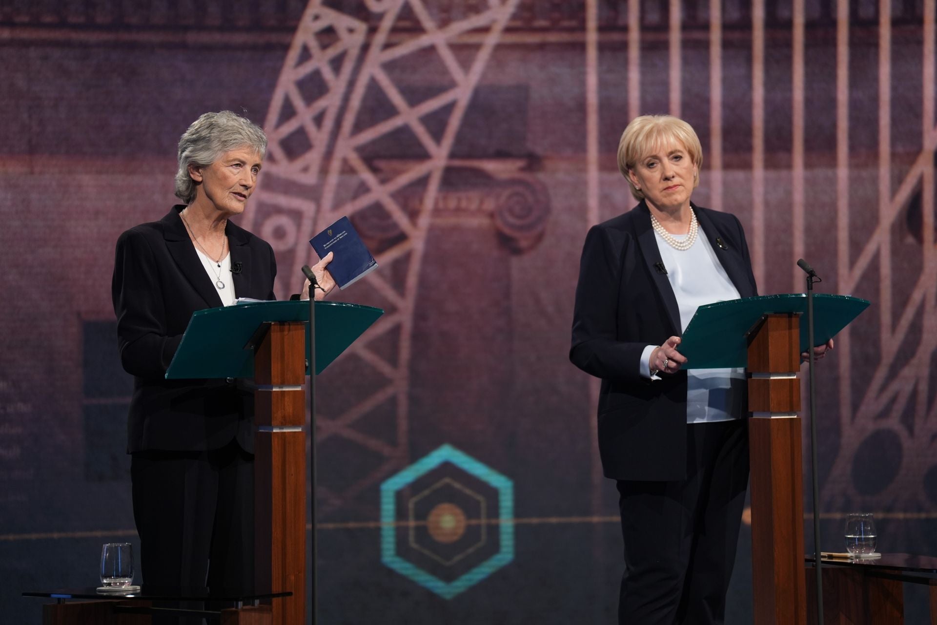 Las candidatas a la presidencia de Irlanda: Catherine Connolly y Heather Humphreys