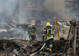 Ucrania cede ante el FMI y acepta la devaluación controlada de la moneda nacional