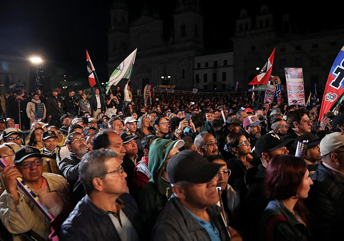 Miles de colombianos marchan en Bogotá en apoyo a Petro en plena escalada de tensión con EE.UU.