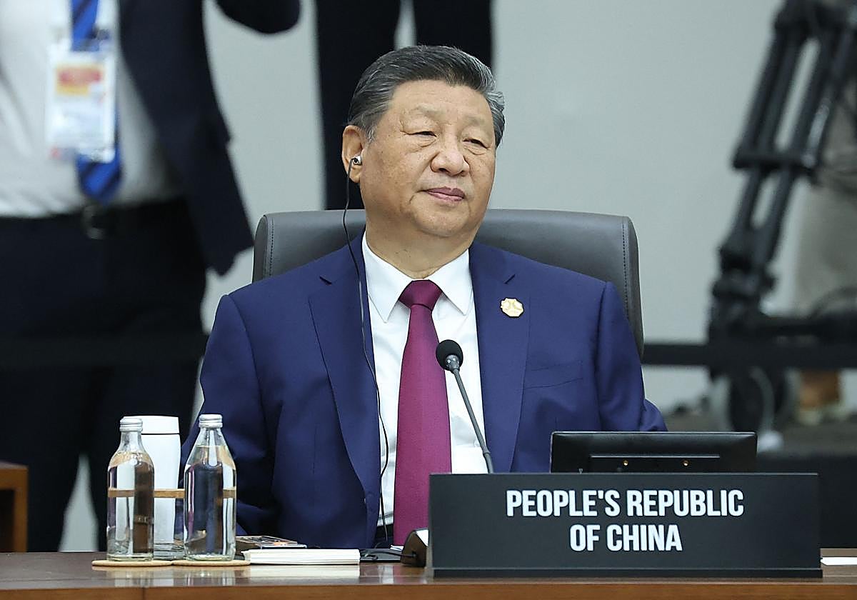 El presidente de China, Xi Jinping, asistiendo a una sesión de la Reunión de Líderes Económicos de la Cooperación Económica Asia-Pacífico (APEC) en Gyeongju