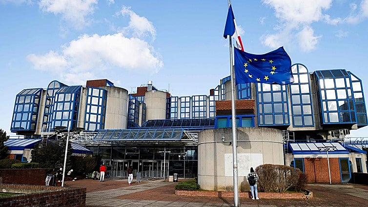 Detenidos dos policías en Francia tras ser acusados de violación por una joven en las instalaciones de un tribunal