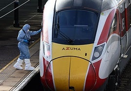 Catorce minutos de pánico en el tren a Londres: «Vi a una persona cubierta de sangre y comprendí que era real»