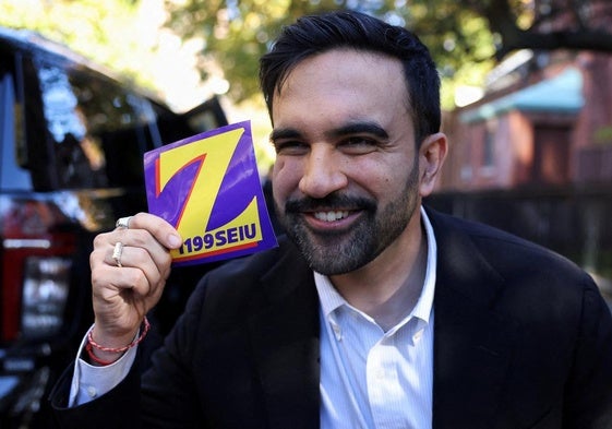 Nueva York elige a un alcalde socialista y musulmán: Zohran Mamdani se impone a Andrew Cuomo