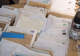 De giros postales para la cantina a Biblias: Sarkozy recibe cientos de cartas y regalos de simpatizantes al día en prisión