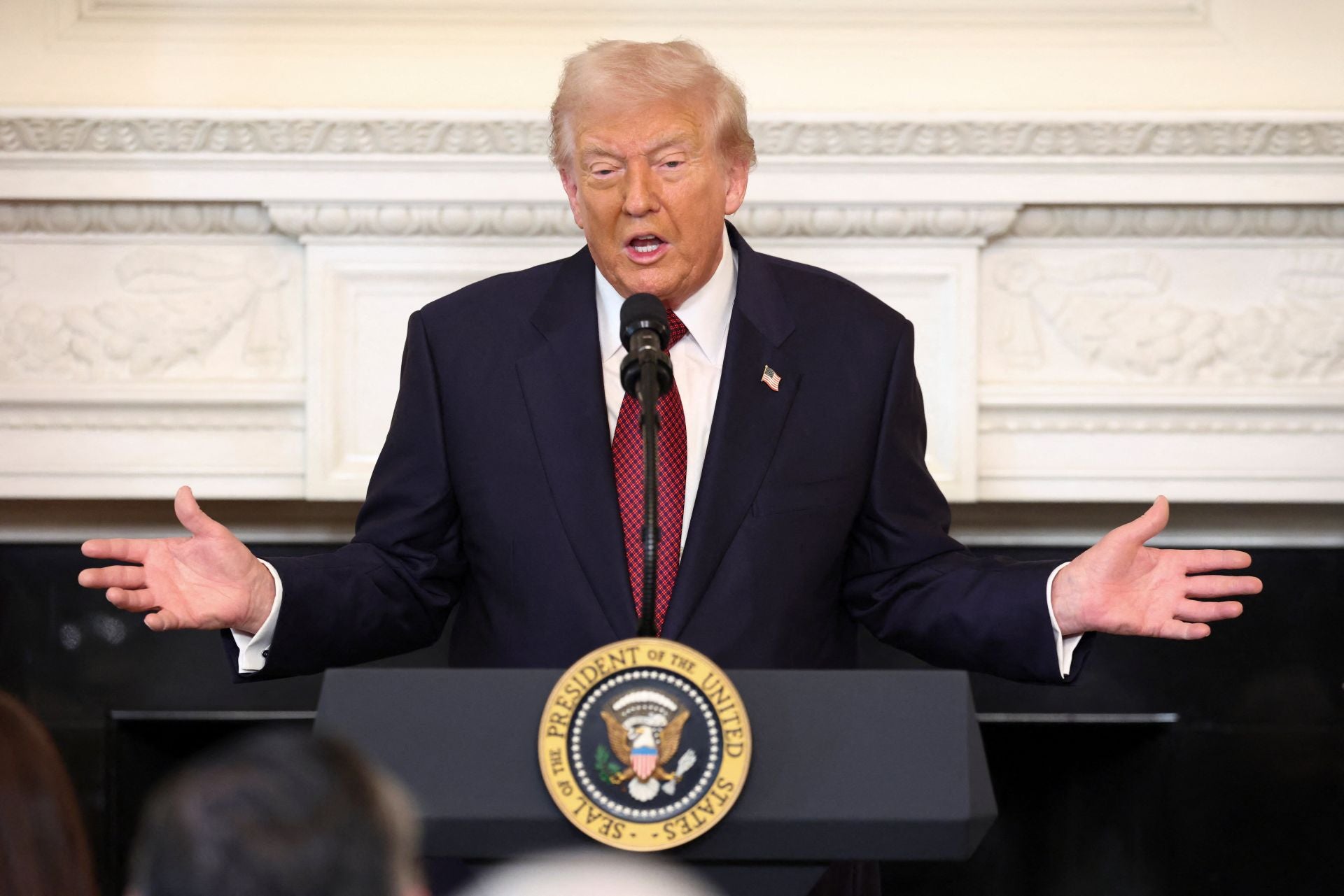 Trump sale tocado de su primer examen un año después de volver a la Casa Blanca