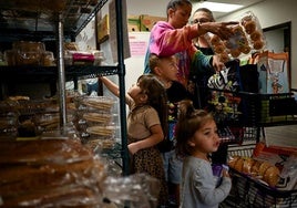 Sin ayudas para los pobres y caos aéreo por el cierre del Gobierno en EE.UU.