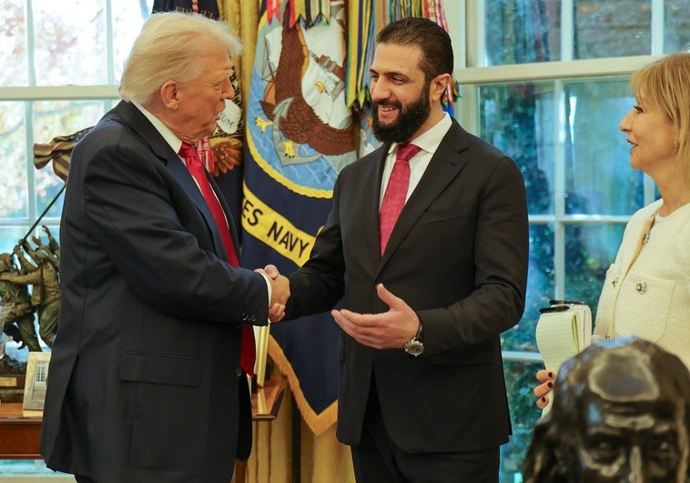 Trump pardons Giuliani, 76 allies