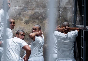 Un venezolano, tras pasar por la cárcel de Bukele: «Cuando traté de respirar, me ahogué con mi sangre»