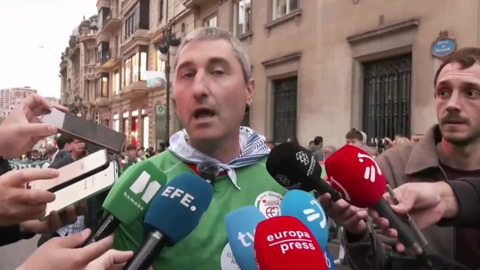 Miles de personas llenan las calles de Bilbao de solidaridad con Palestina