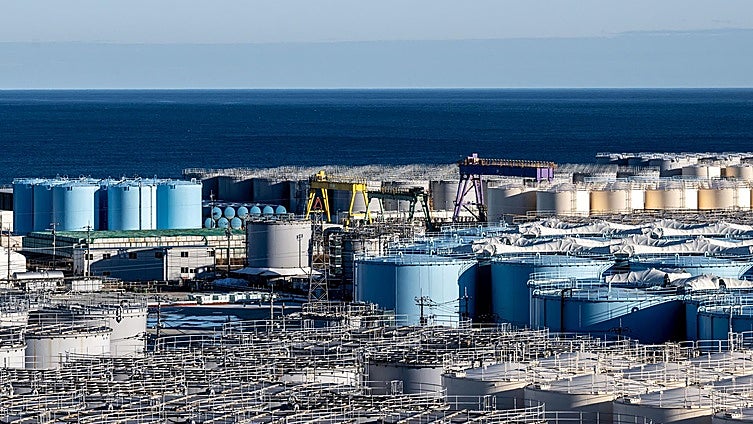 El gobernador japonés da luz verde a reactivar la mayor central nuclear del mundo