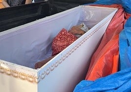 Una mujer dada por muerta despierta dentro de su ataúd al ser trasladada al horno crematorio