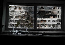 Ucrania y Rusia intercambian bombardeos mortales mientras se discute el plan de paz