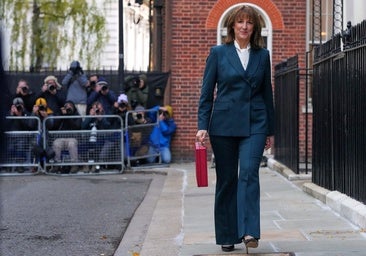 Una filtración empaña la presentación del presupuesto británico y coloca a la ministra de Economía bajo una intensa presión política