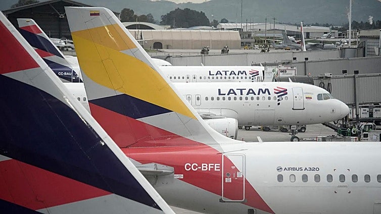 Trump sube aún más la presión a Maduro al «cerrar» el espacio aéreo de Venezuela