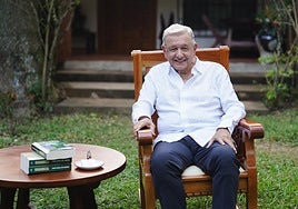 López Obrador  abandona su retiro para presentar un libro en el que asegura desmonta la historia «que inventaron los conquistadores»