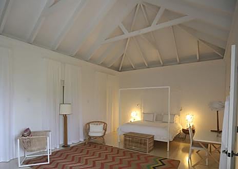 Secondary Image 1 - The exterior area of ​​the house, one of the rooms, and a No Trespassing sign