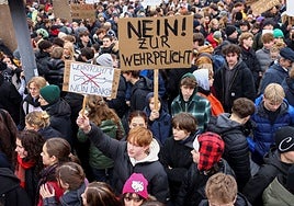 El Parlamento alemán aprueba el servicio militar voluntario y abre la puerta al obligatorio ante la amenaza de Rusia