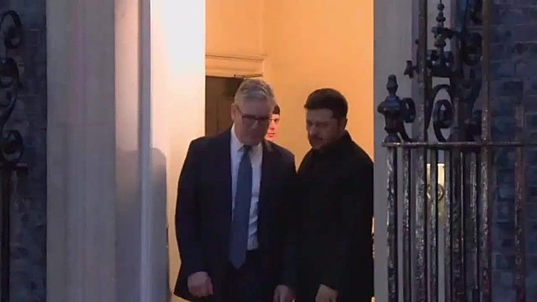 El primer ministro británico y el presidente de Ucrania salen tras la reunión en Londres