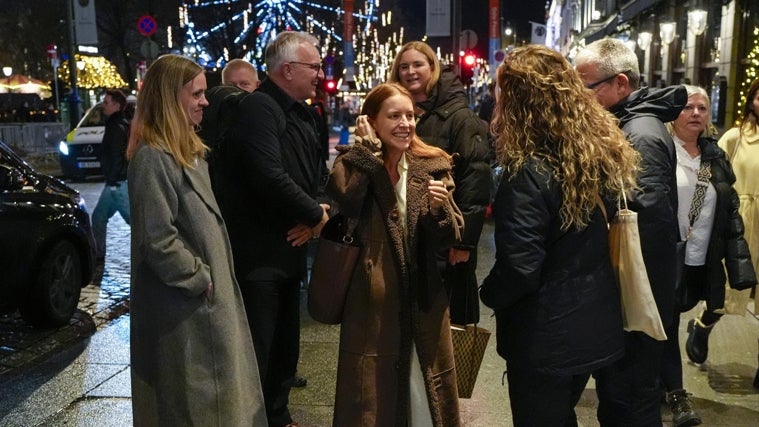Ana Corina, en el centro, hija mayor de María Corina Machado a su llegada este lunes al Grand Hotel, en Oslo