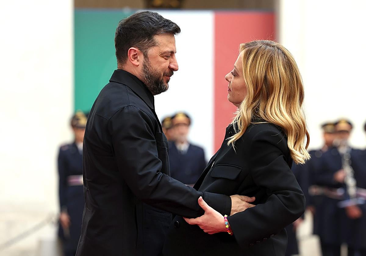Volodímir Zelenski, con Giorgia Meloni en Roma