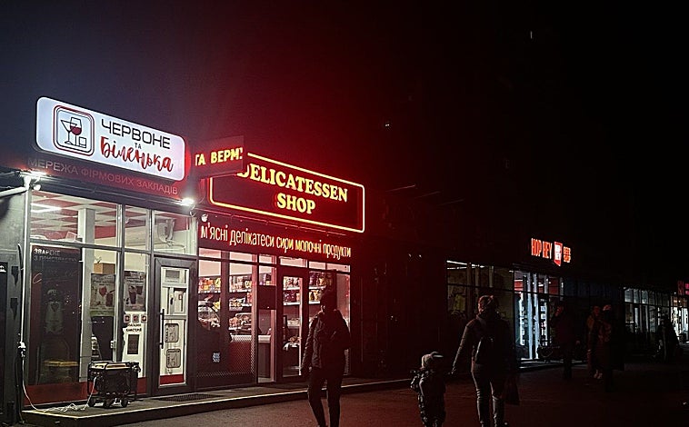 Main image - The Obolón district of kyiv experiences power outages eight hours a day (in the first image), affecting 