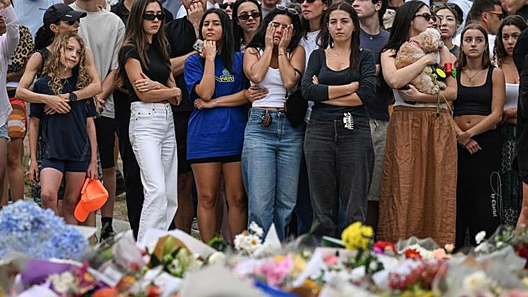 Australia, conmocionada tras el ataque islamista de padre e hijo contra la comunidad judía, el peor atentado en tres décadas