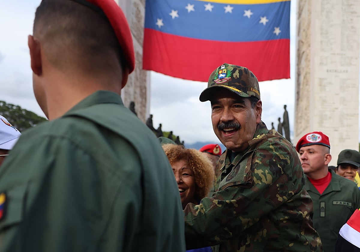 Una de las especulaciones es que Maduro deje Caracas y se exilie en Madrid