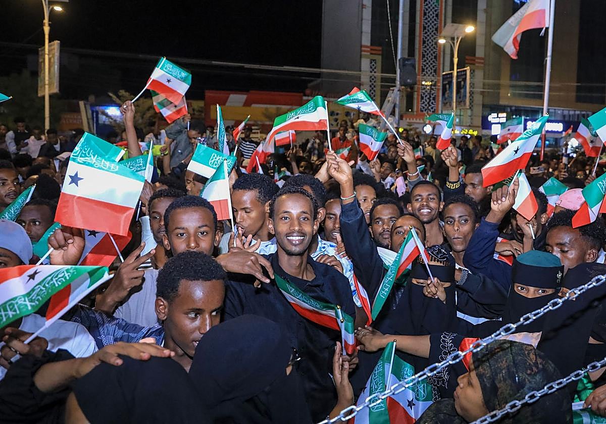 Los residentes de Somalilandia celebran el anuncio de Israel sobre el reconocimiento formal de su región como Estado