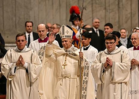 Imagem secundária 1. O Pontífice presidiu o canto do Te Deum na Basílica de São Pedro. Pela manhã, aconteceu a última audiência geral no Vaticano. 