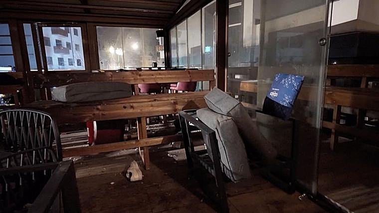 Imagem do interior do bar antes do incêndio