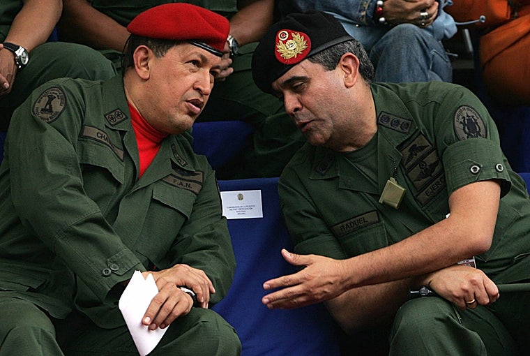 Hugo Chávez com o falecido ex-ministro da Defesa Raul Baduel