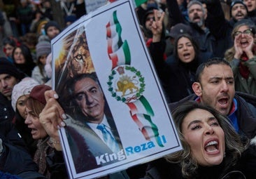 Pahlaví, el hijo del último sah que los manifestantes aclaman frente al régimen