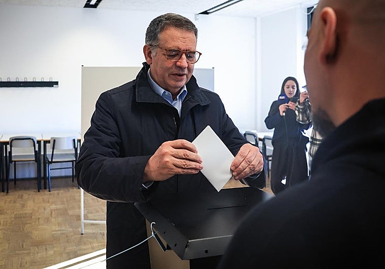 Las encuestas en Portugal apuntan a una segunda vuelta entre el candidato socialista y el de extrema derecha