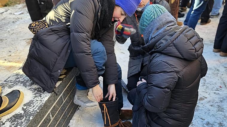 Dezenas de milhares desafiam Trump e o frio em Minneapolis