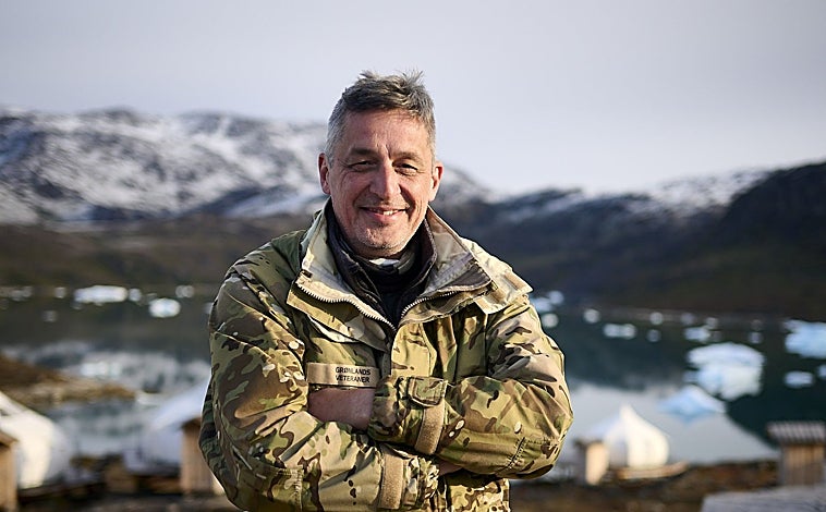 Imagen principal - A Gerth Sloth Berthelsen (en la primera foto), de madre danesa y cuyo padre fue el primer groenlandés en unirse al Ejército de Dinamarca, no solo le indigna el menosprecio de Trump a sus misiones en Afganistán e Irak, sino también la reclamación sobre su isla. Soren Knudsen (en la segunda y tercera foto) estuvo destinado en Afganistán en 2006 y 2012 y fue condecorado por Estados Unidos, pero ahora reniega de dichos honores
