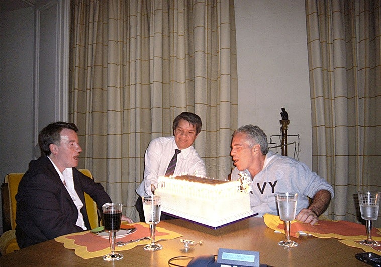 La caída de Mandelson por el caso Epstein amenaza con arrastrar a Starmer