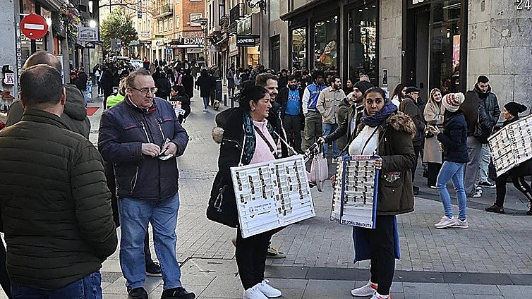 Si vas a revender un décimo de Lotería de Navidad, atento: esta es la multa a la que te puedes enfrentar