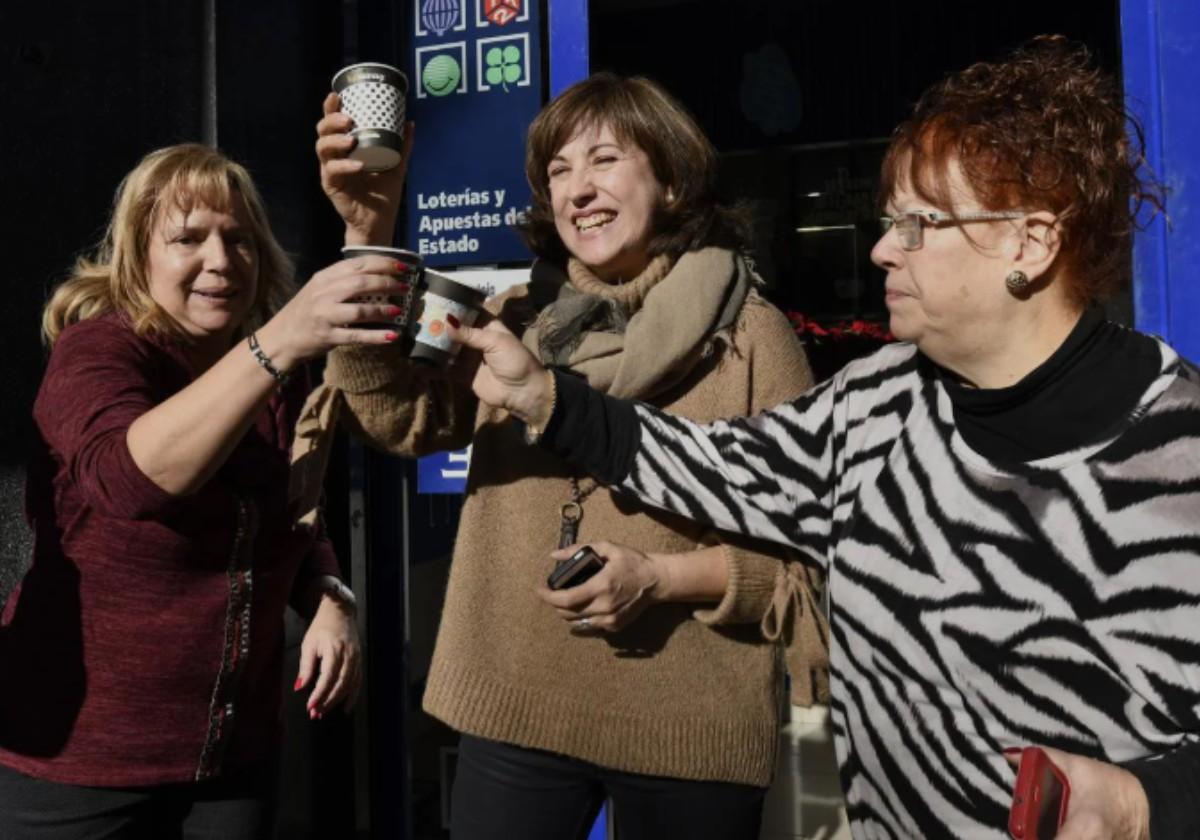 Cómo se cobran los premios compartidos de la Lotería de Navidad y qué pasa con los impuestos