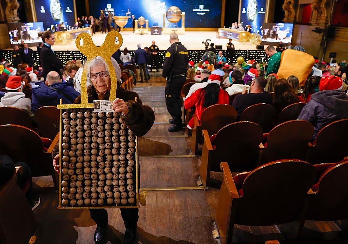 Manoli, una de las asistentas disfrazadas al Teatro Real