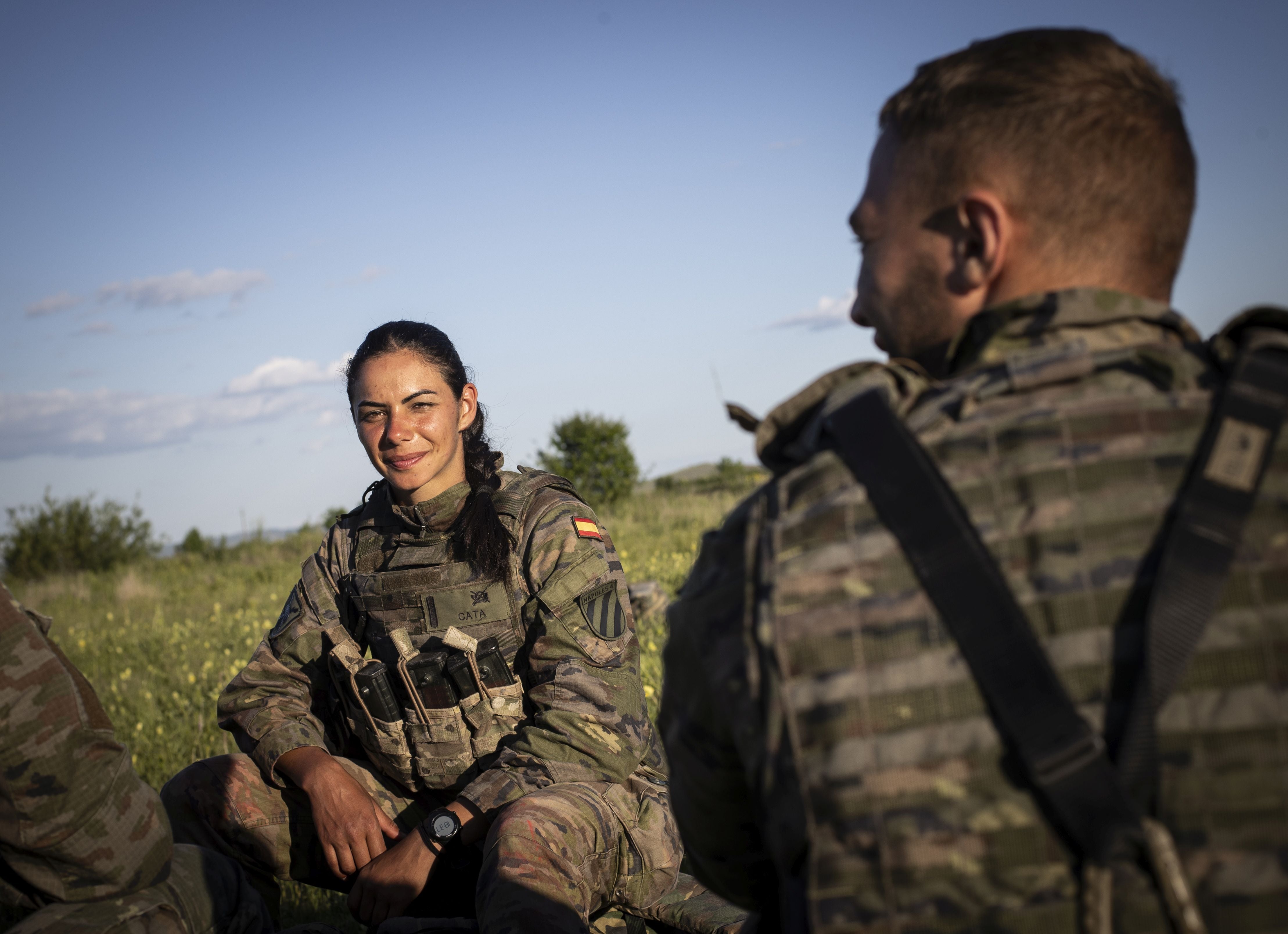 Paracaidista hispano-rumana que realizó su primer salto en paracaídas en estas maniobras de la OTAN