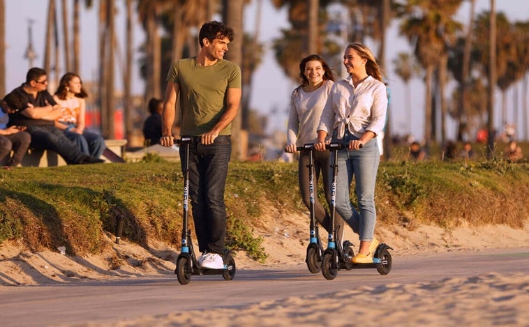 La Guardia Civil recuerda las normas para desplazarse en patinete eléctrico